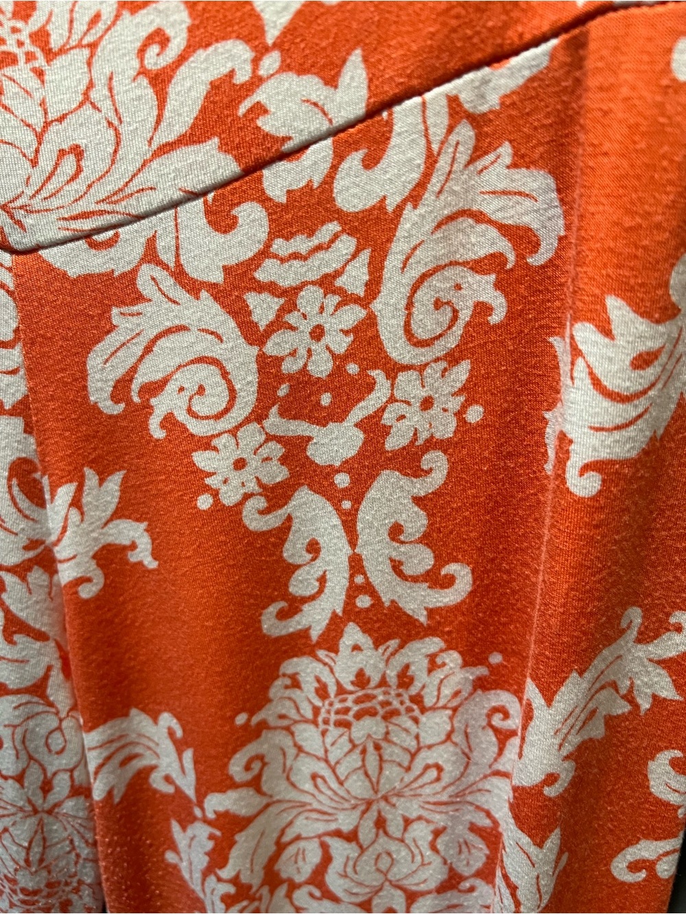 🛍️ Women's Coral & Cream Damask Print Wide-Leg Pants - Picture 3 of 5